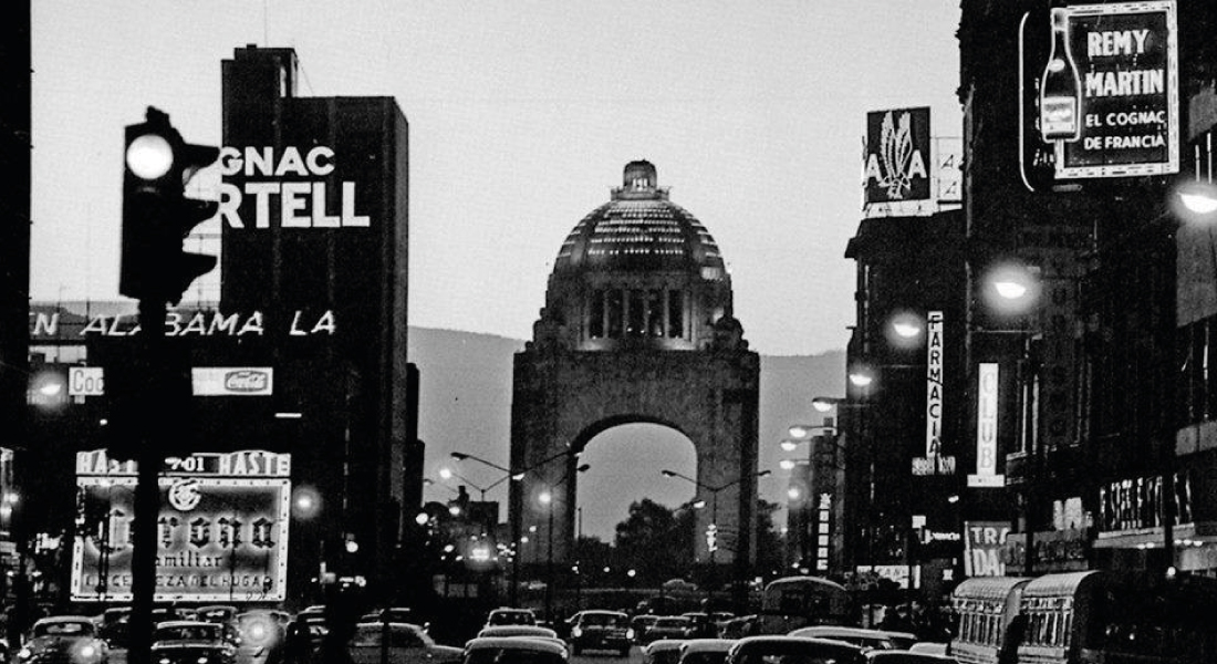 Vista de la construccion temprana del monumento a la revolucion mexicana